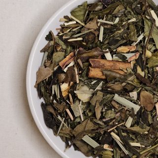 Susz Herbaty Słodki Makowiec na talerzyku.