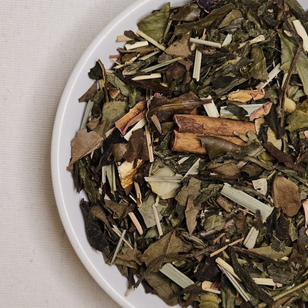 Susz Herbaty Słodki Makowiec na talerzyku.