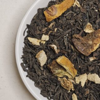 Pu Erh Cytryna-Pomarańcza na talerzyku.