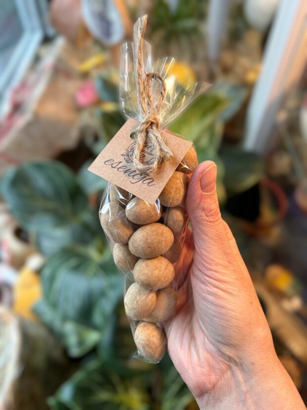 Esencja Sanok - Migdały w Białej Czekoladzie Piernikowe