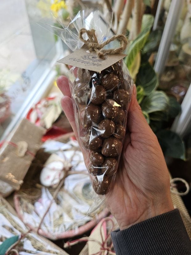 Esencja Sanok - Orzechy Laskowe w Mlecznej Czekoladzie w rożku