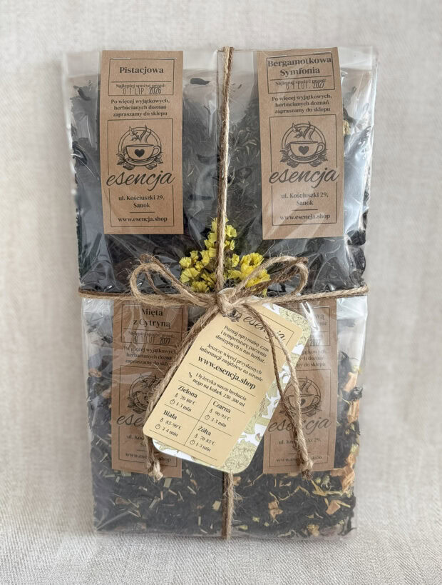 Zestaw prezentowy „Herbaciana Kompozycja” – cztery starannie dobrane czarne herbaty z dodatkami.