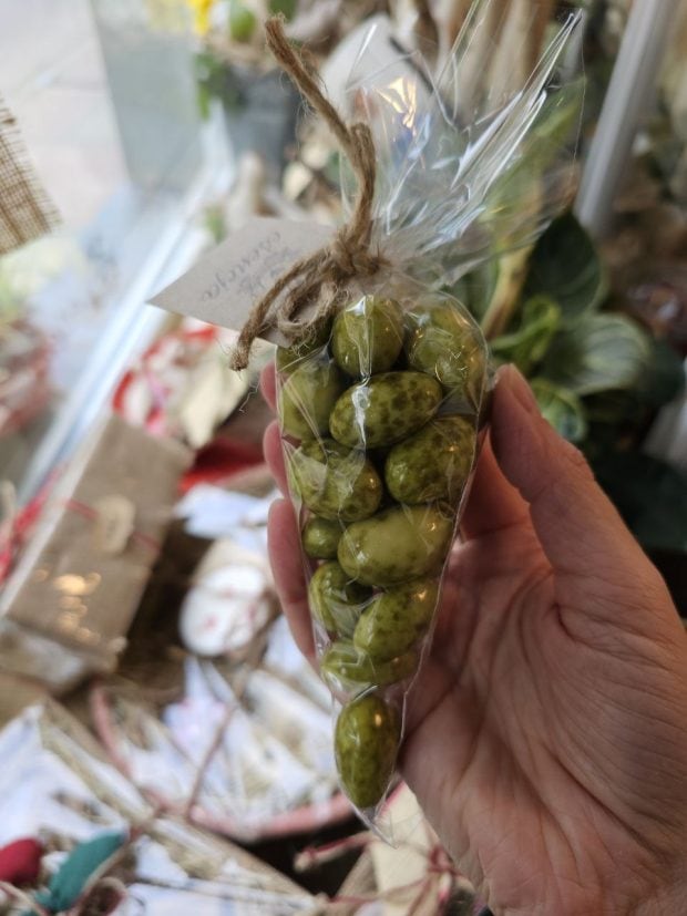 Esencja Sanok - Migdały w Białej Czekoladzie z Zieloną Herbatą w rożku