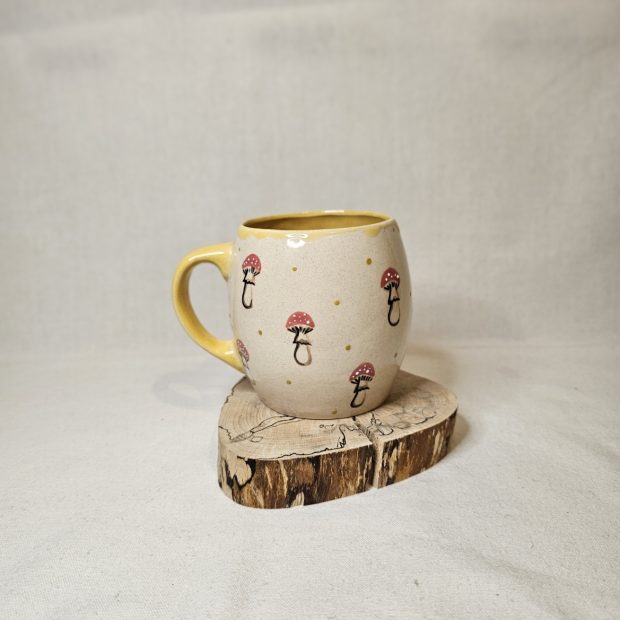 Beczułkowaty Kubek w Muchomorki.