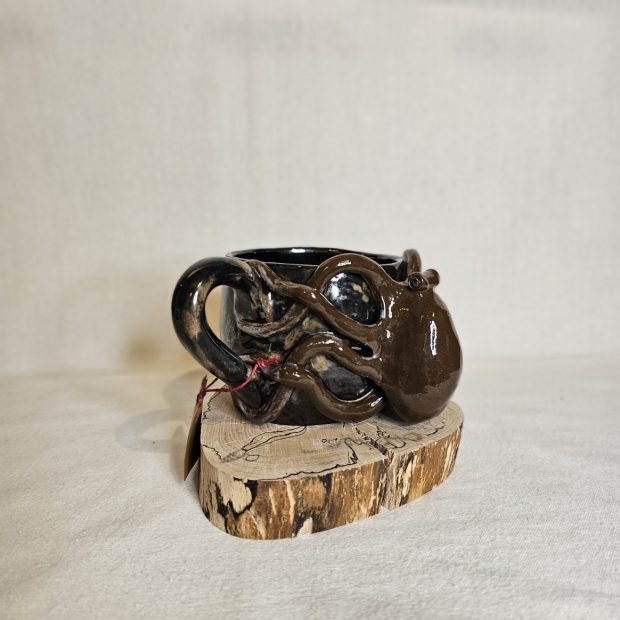 Profil kubka z czekoladową ośmiornicą.