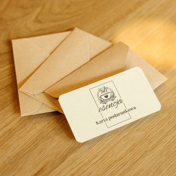 Karta Podarunkowa z mini kopertą na blacie.